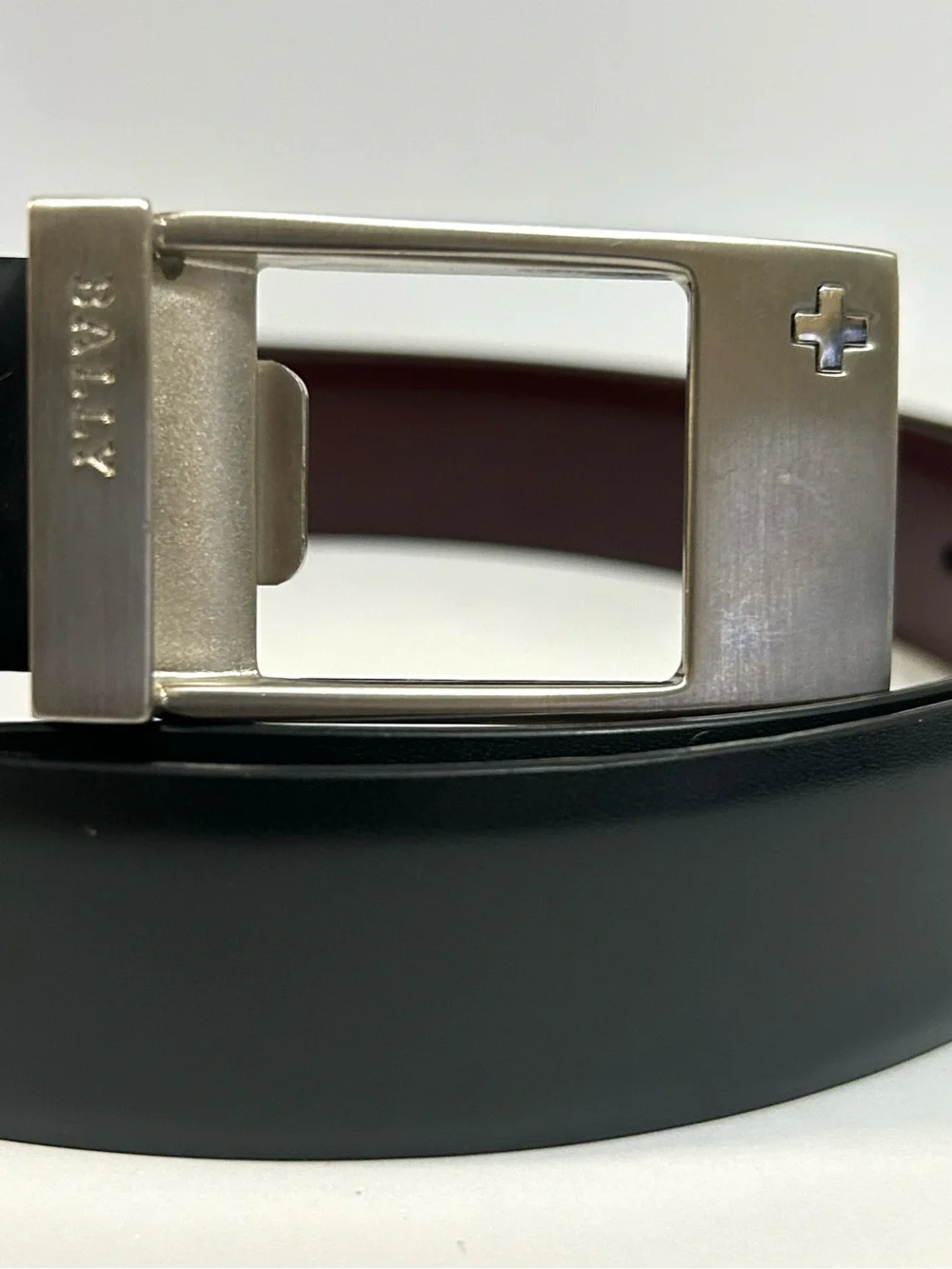 Bally Reversible Black/Burgundy Leather Men's Dress Belt Sz 38 Swiss Crest Italy